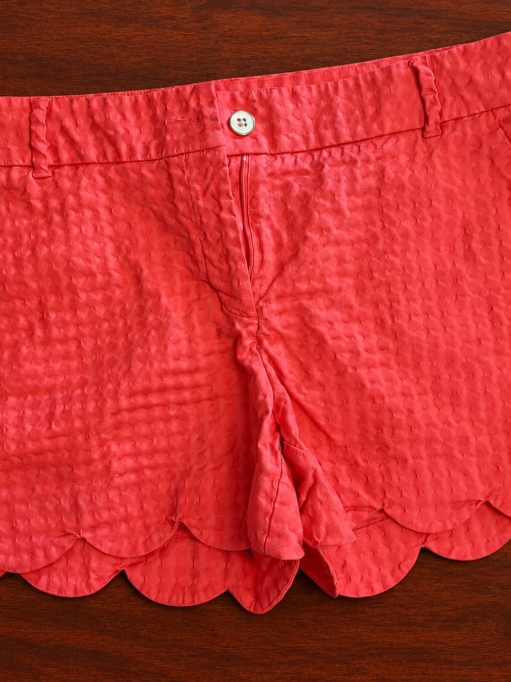 crown & ivy Coral Scalloped-Hem Textured Shorts